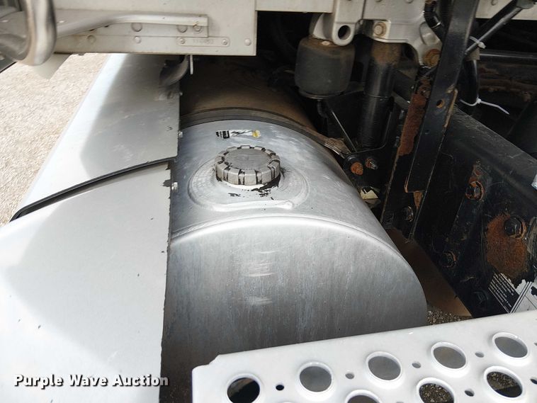 image for item EG8251 2016 Kenworth T680 semi truck