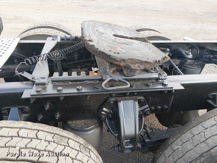 image for item EG8251 2016 Kenworth T680 semi truck