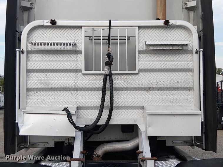 image for item EG8251 2016 Kenworth T680 semi truck