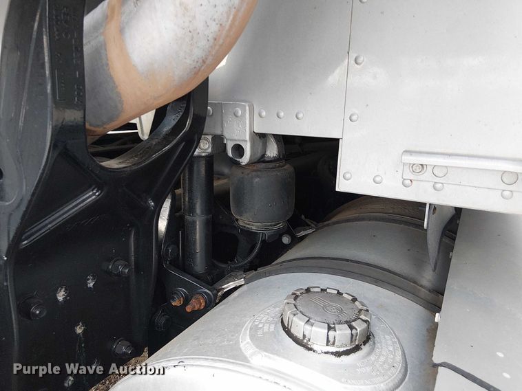 image for item EG8251 2016 Kenworth T680 semi truck