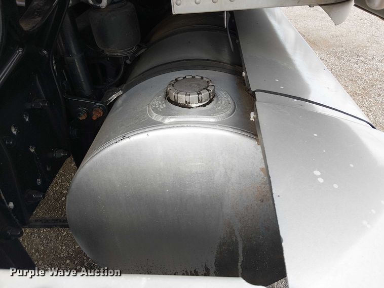 image for item EG8251 2016 Kenworth T680 semi truck