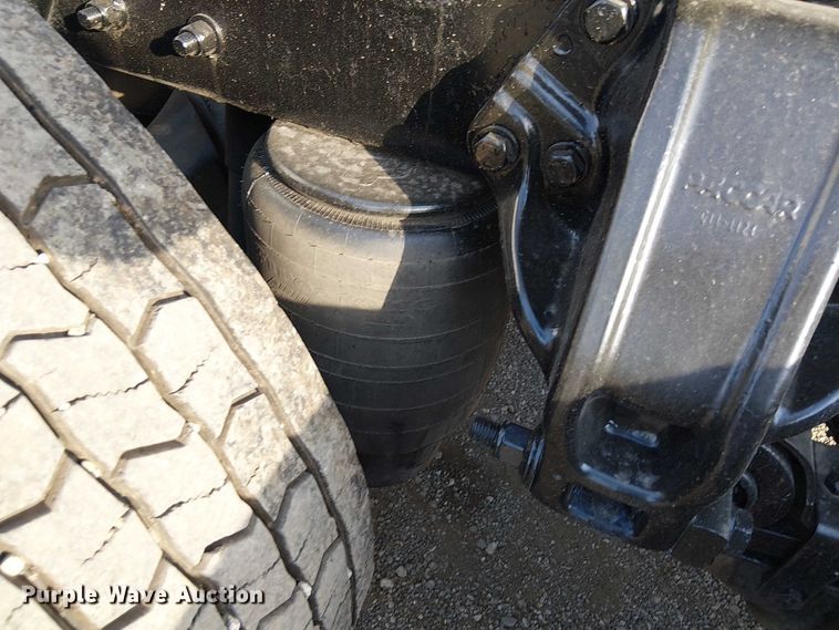 image for item EG8251 2016 Kenworth T680 semi truck