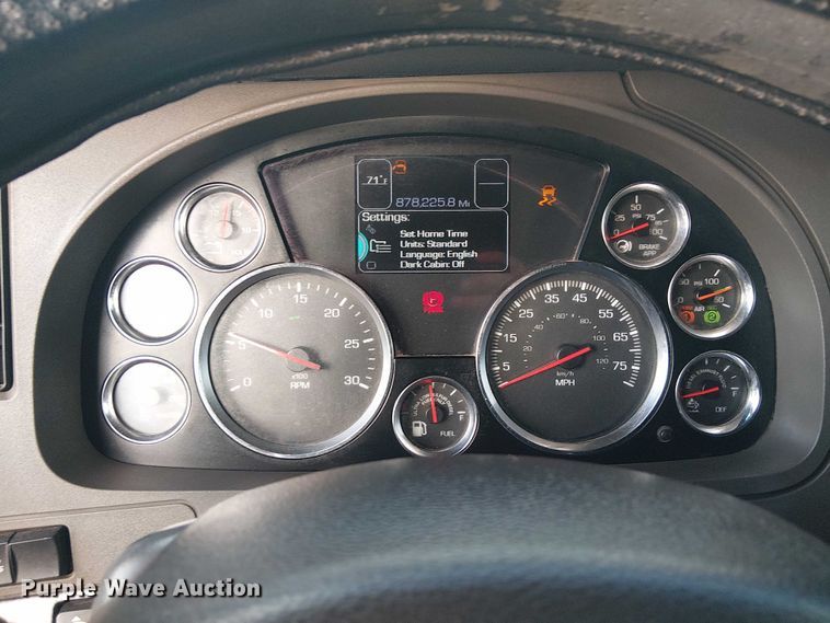 image for item EG8251 2016 Kenworth T680 semi truck