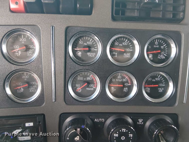 image for item EG8251 2016 Kenworth T680 semi truck