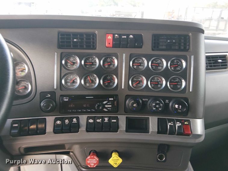 image for item EG8251 2016 Kenworth T680 semi truck