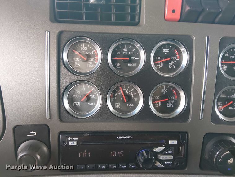 image for item EG8251 2016 Kenworth T680 semi truck