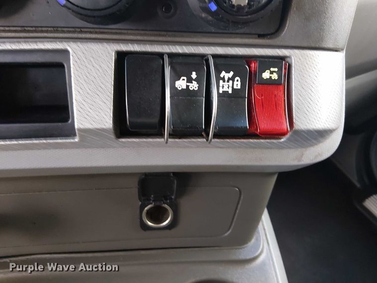 image for item EG8251 2016 Kenworth T680 semi truck