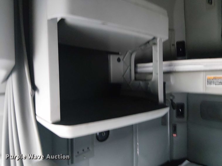 image for item EG8251 2016 Kenworth T680 semi truck