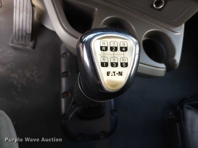 image for item EG8251 2016 Kenworth T680 semi truck