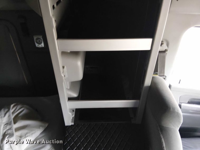 image for item EG8251 2016 Kenworth T680 semi truck