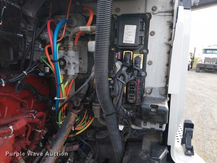 image for item EG8251 2016 Kenworth T680 semi truck