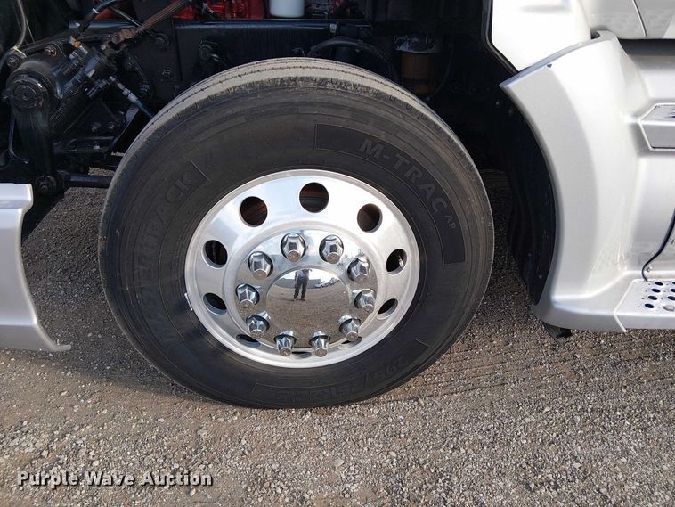 image for item EG8251 2016 Kenworth T680 semi truck