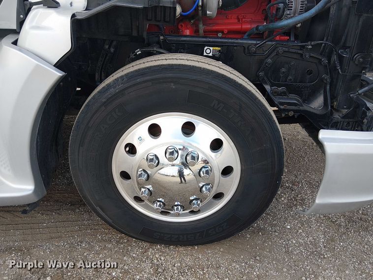 image for item EG8251 2016 Kenworth T680 semi truck