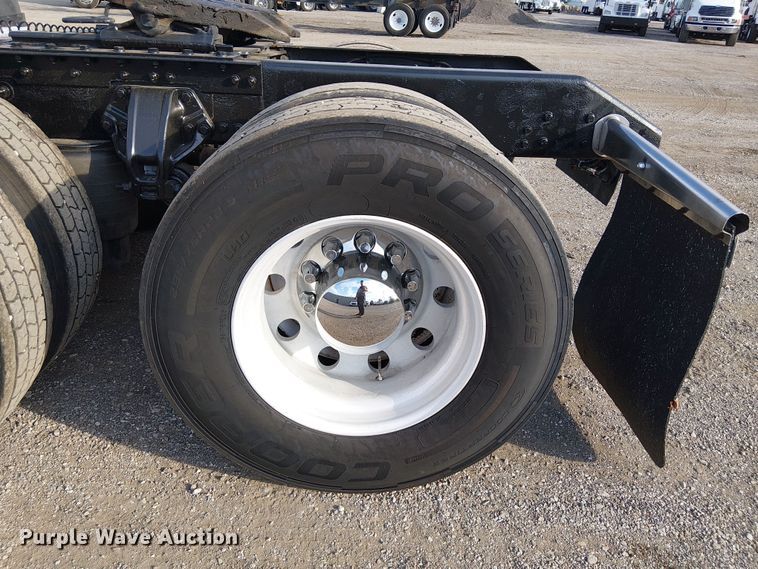 image for item EG8251 2016 Kenworth T680 semi truck