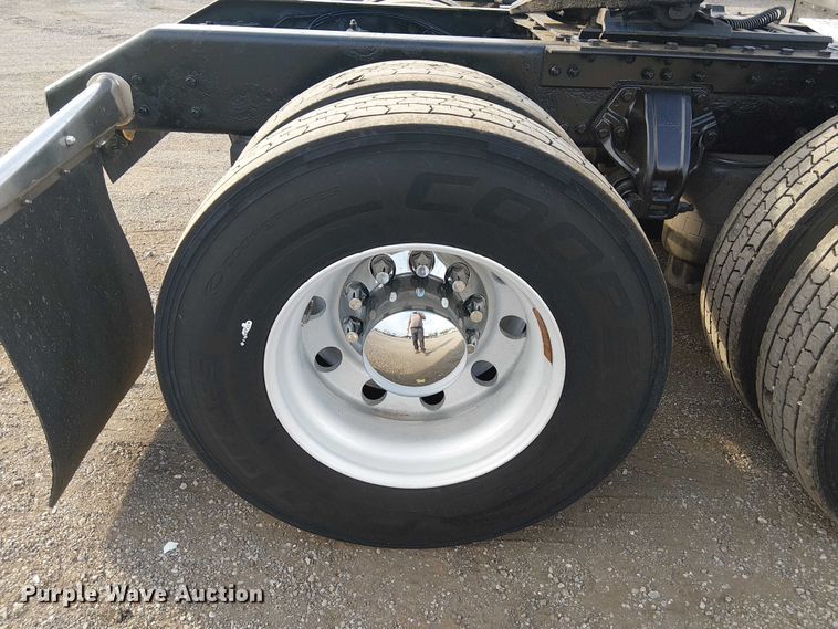 image for item EG8251 2016 Kenworth T680 semi truck