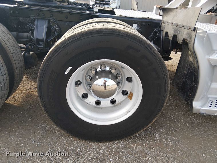 image for item EG8251 2016 Kenworth T680 semi truck