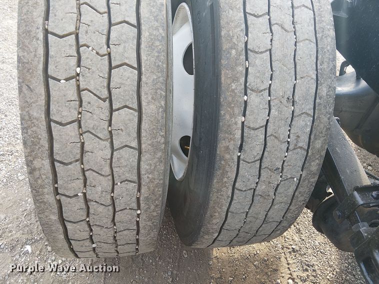 image for item EG8251 2016 Kenworth T680 semi truck