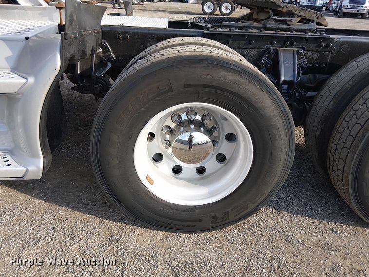 image for item EG8251 2016 Kenworth T680 semi truck