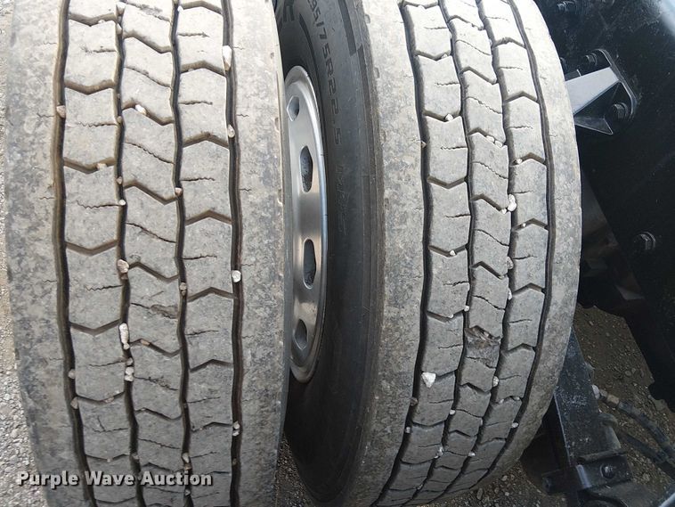 image for item EG8251 2016 Kenworth T680 semi truck