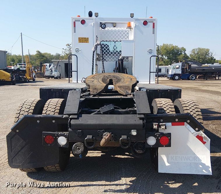 image for item EG8255 2017 Kenworth T800 semi truck