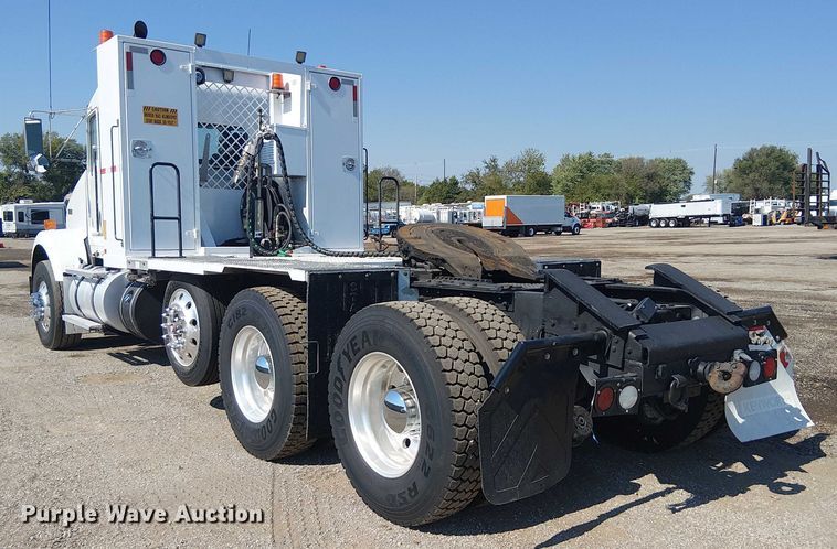 image for item EG8255 2017 Kenworth T800 semi truck