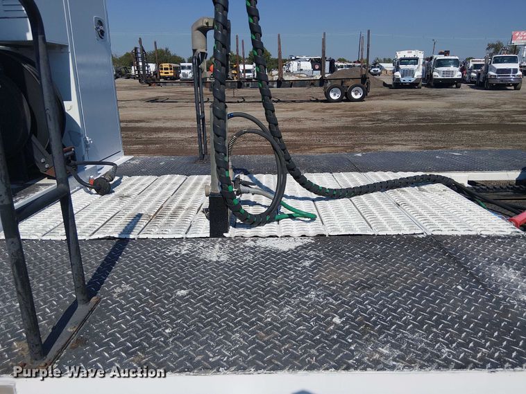 image for item EG8255 2017 Kenworth T800 semi truck