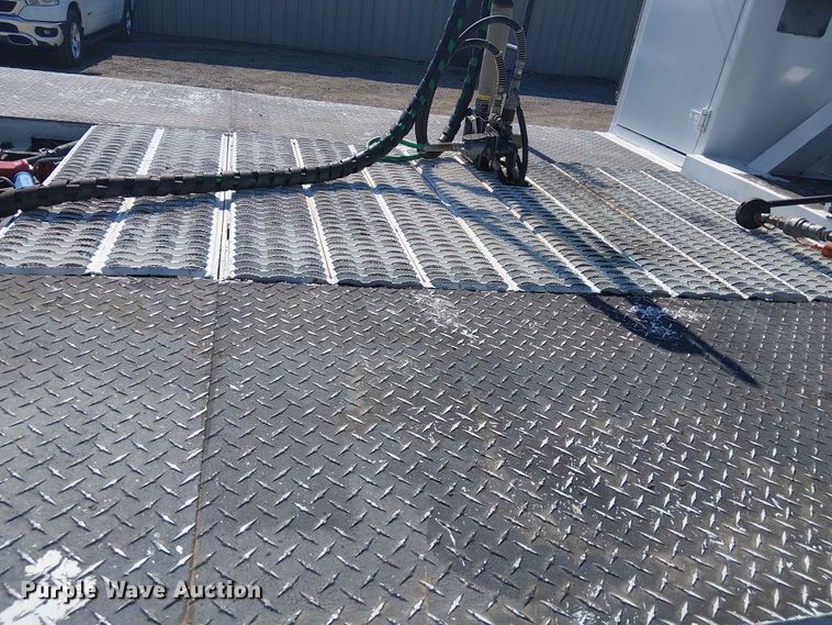 image for item EG8255 2017 Kenworth T800 semi truck