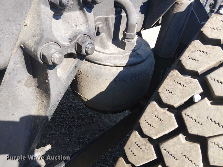 image for item EG8255 2017 Kenworth T800 semi truck