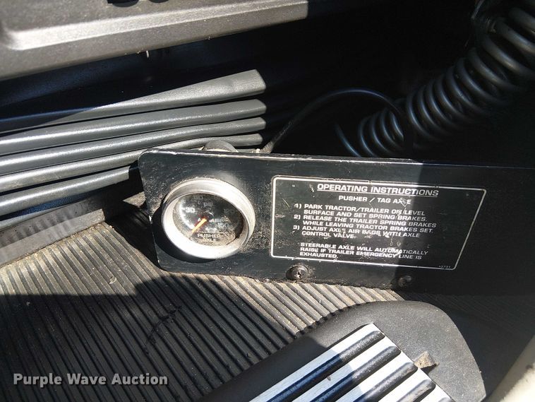 image for item EG8255 2017 Kenworth T800 semi truck