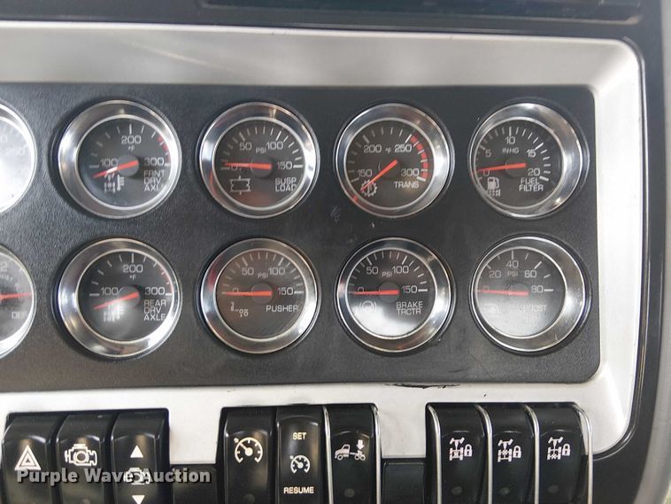 image for item EG8255 2017 Kenworth T800 semi truck