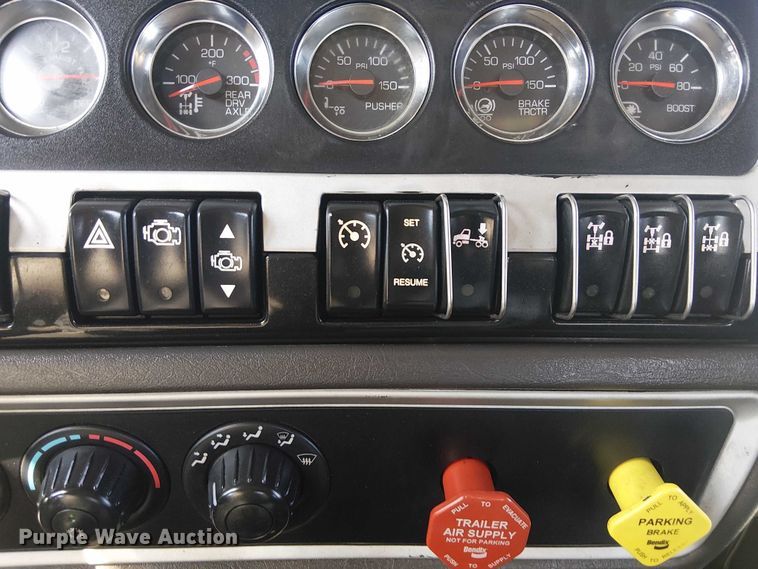 image for item EG8255 2017 Kenworth T800 semi truck