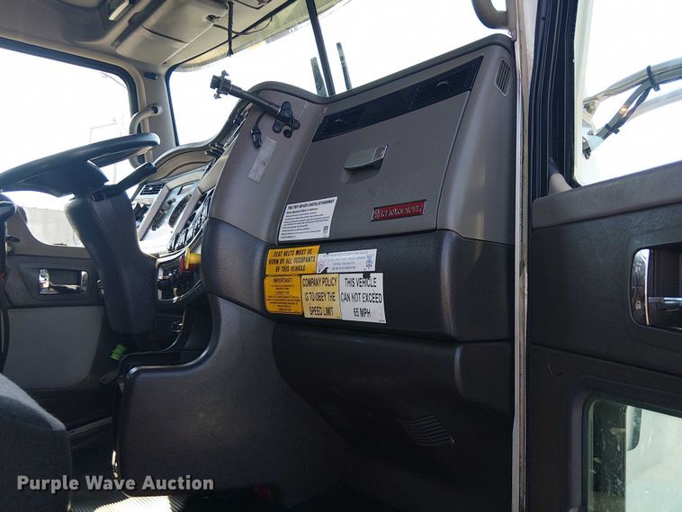 image for item EG8255 2017 Kenworth T800 semi truck