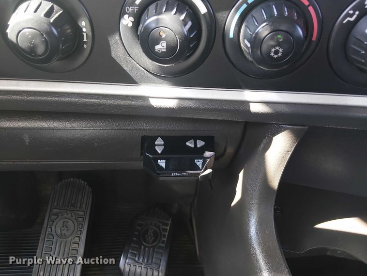 image for item EG8255 2017 Kenworth T800 semi truck