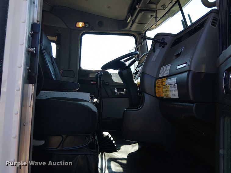 image for item EG8255 2017 Kenworth T800 semi truck