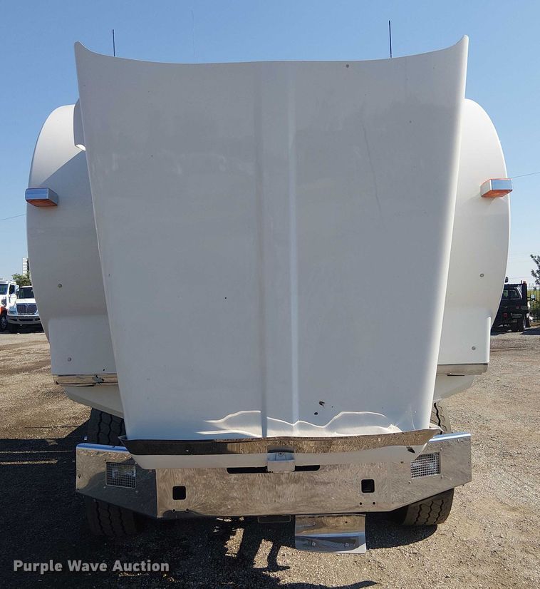 image for item EG8255 2017 Kenworth T800 semi truck