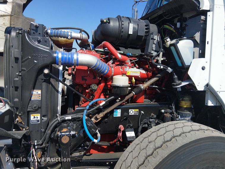 image for item EG8255 2017 Kenworth T800 semi truck