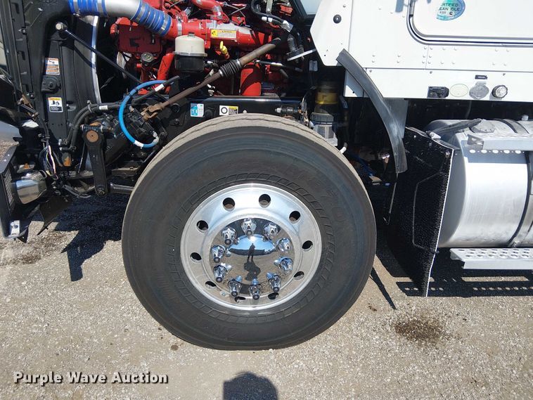 image for item EG8255 2017 Kenworth T800 semi truck