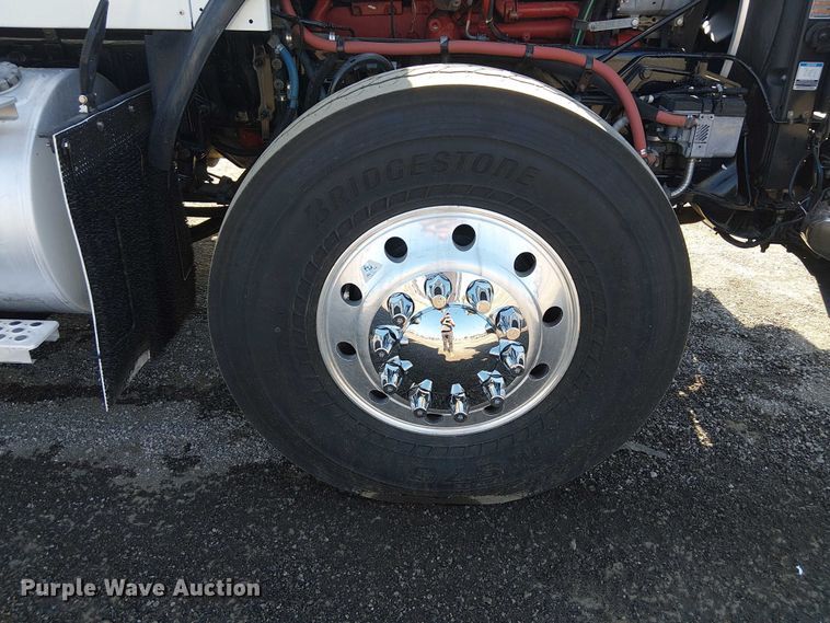 image for item EG8255 2017 Kenworth T800 semi truck