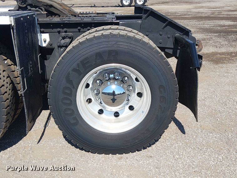 image for item EG8255 2017 Kenworth T800 semi truck