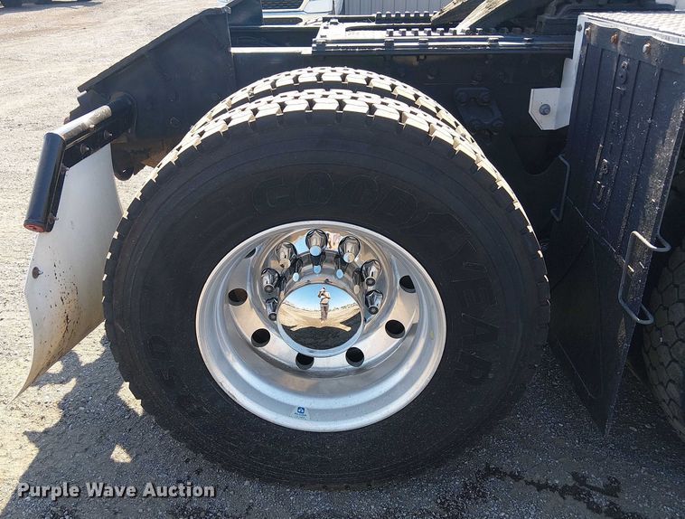 image for item EG8255 2017 Kenworth T800 semi truck