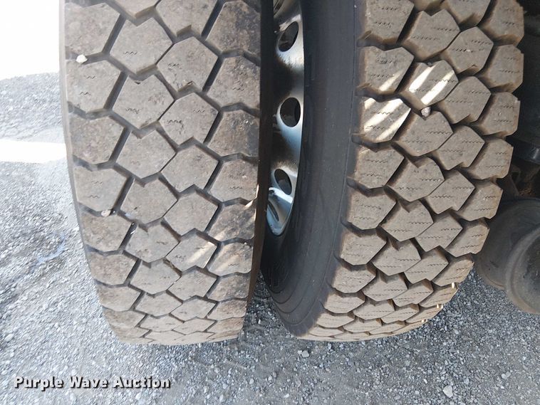 image for item EG8255 2017 Kenworth T800 semi truck