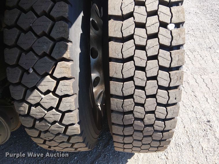 image for item EG8255 2017 Kenworth T800 semi truck