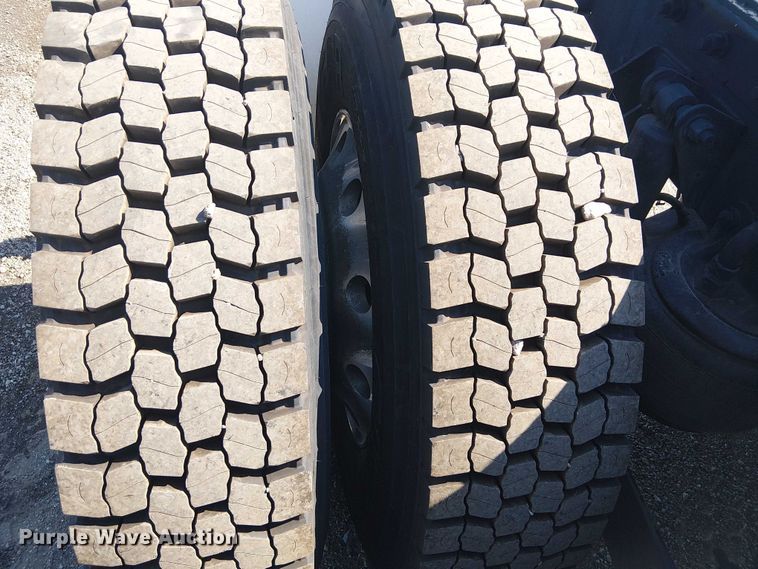 image for item EG8255 2017 Kenworth T800 semi truck