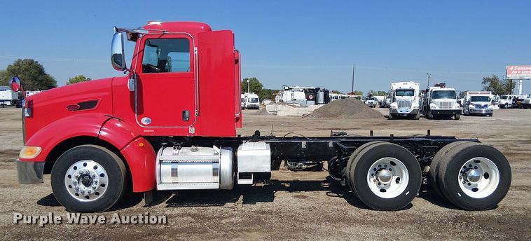 image for item EG8256 2012 Peterbilt 384 semi truck