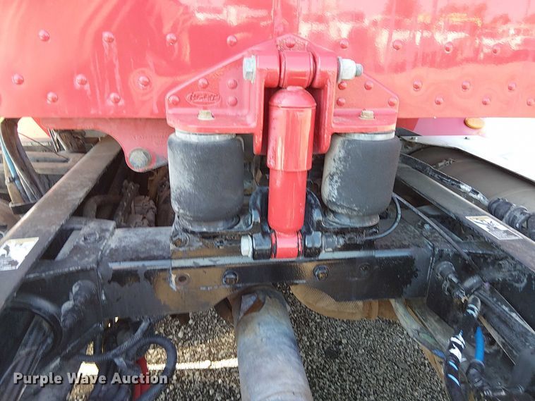 image for item EG8256 2012 Peterbilt 384 semi truck