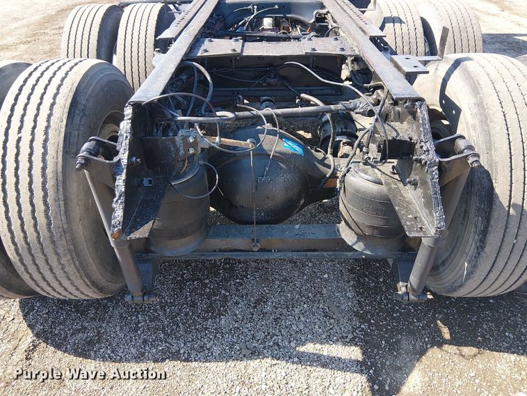 image for item EG8256 2012 Peterbilt 384 semi truck