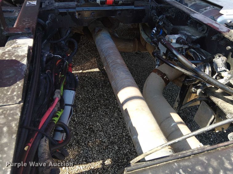 image for item EG8256 2012 Peterbilt 384 semi truck