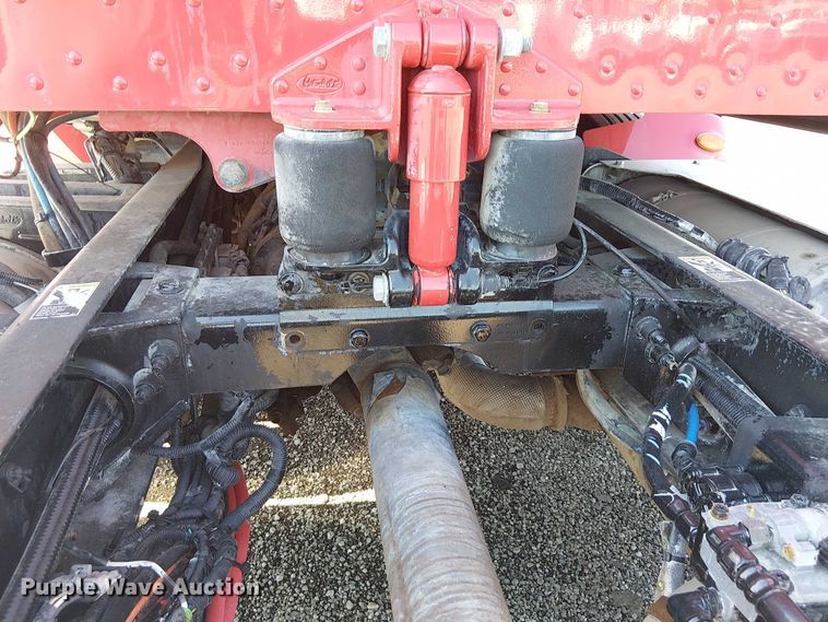 image for item EG8256 2012 Peterbilt 384 semi truck