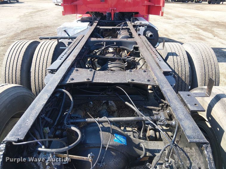 image for item EG8256 2012 Peterbilt 384 semi truck