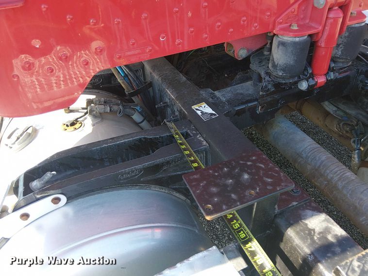 image for item EG8256 2012 Peterbilt 384 semi truck